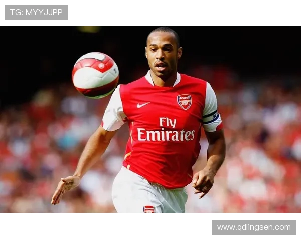 蒂埃里·亨利:从阿森纳传奇到世界足球殿堂的崛起与影响 蒂埃里·亨利:从阿森纳传奇到世界足球殿堂的崛起与影响