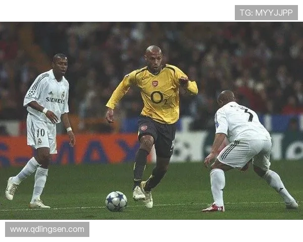 蒂埃里亨利从球场传奇到足球智慧象征的辉煌旅程 蒂埃里亨利从球场传奇到足球智慧象征的辉煌旅程