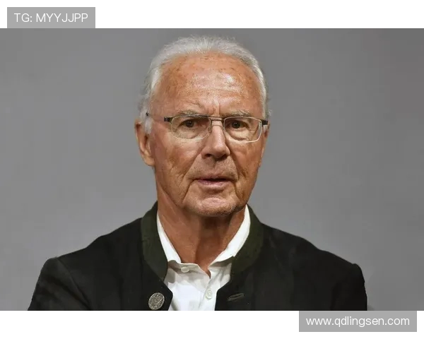 弗朗茨·贝肯鲍尔:足球场上的传奇指挥官与战术大师