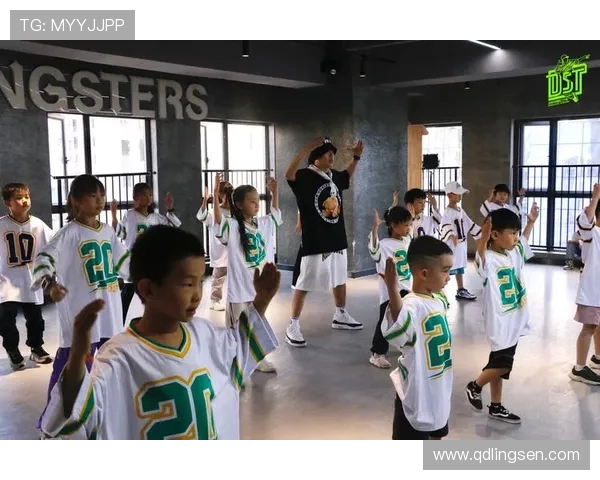 重庆街舞队与杭州街舞队赛后复盘团队协作的精彩瞬间与经验分享